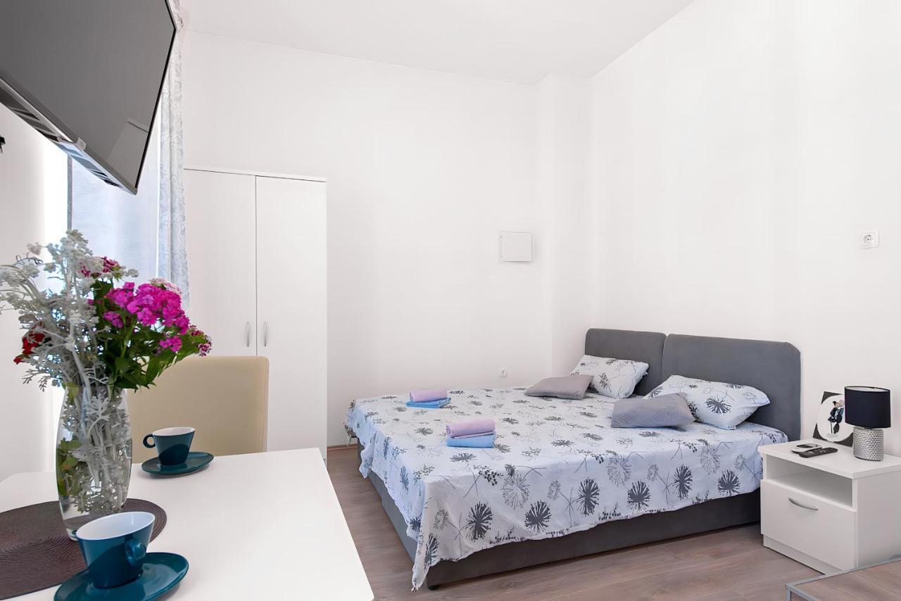 Mima Center Balcony 5 - Rent Apartment Rijeka